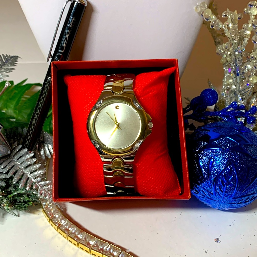 Quartz Silver Watch similar to the Iconic Movado, NWT